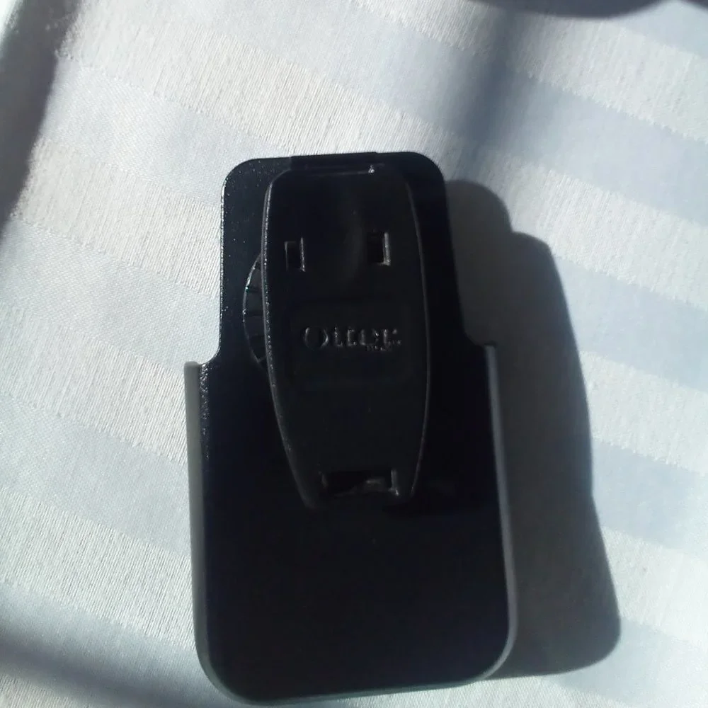 LIKE NEW Otterbox Phone clip